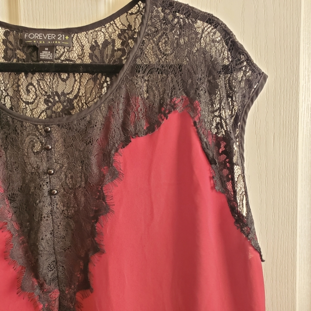 Forever 21 Plus Size 1X Black Lace and Burgundy Blouse - Picture 3 of 7